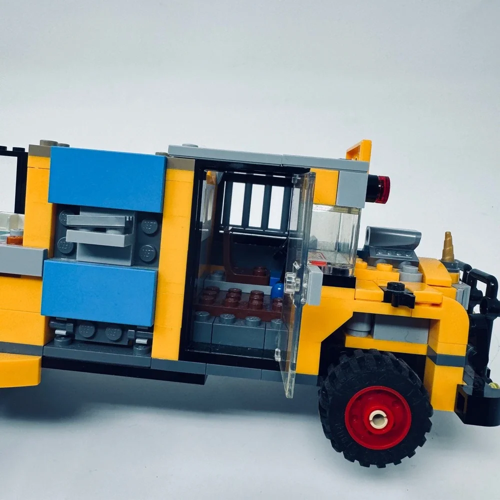 Lego hidden side